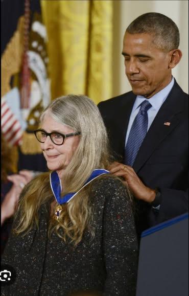Margaret Hamilton recebendo a Medalha Presidencial da Liberdade